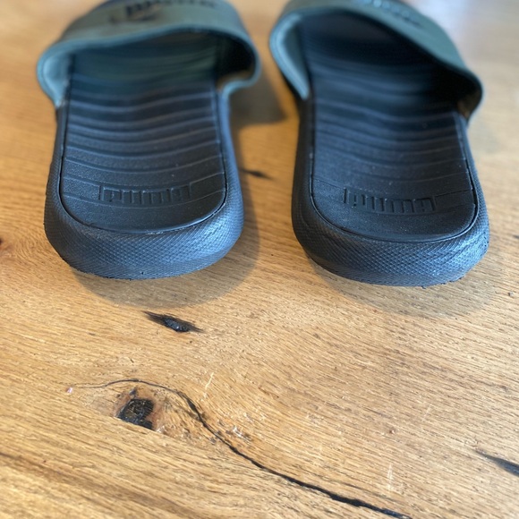 Puma‎ Logo Men’s Slides Green Black 10 1/2 Preowned - Picture 5 of 6